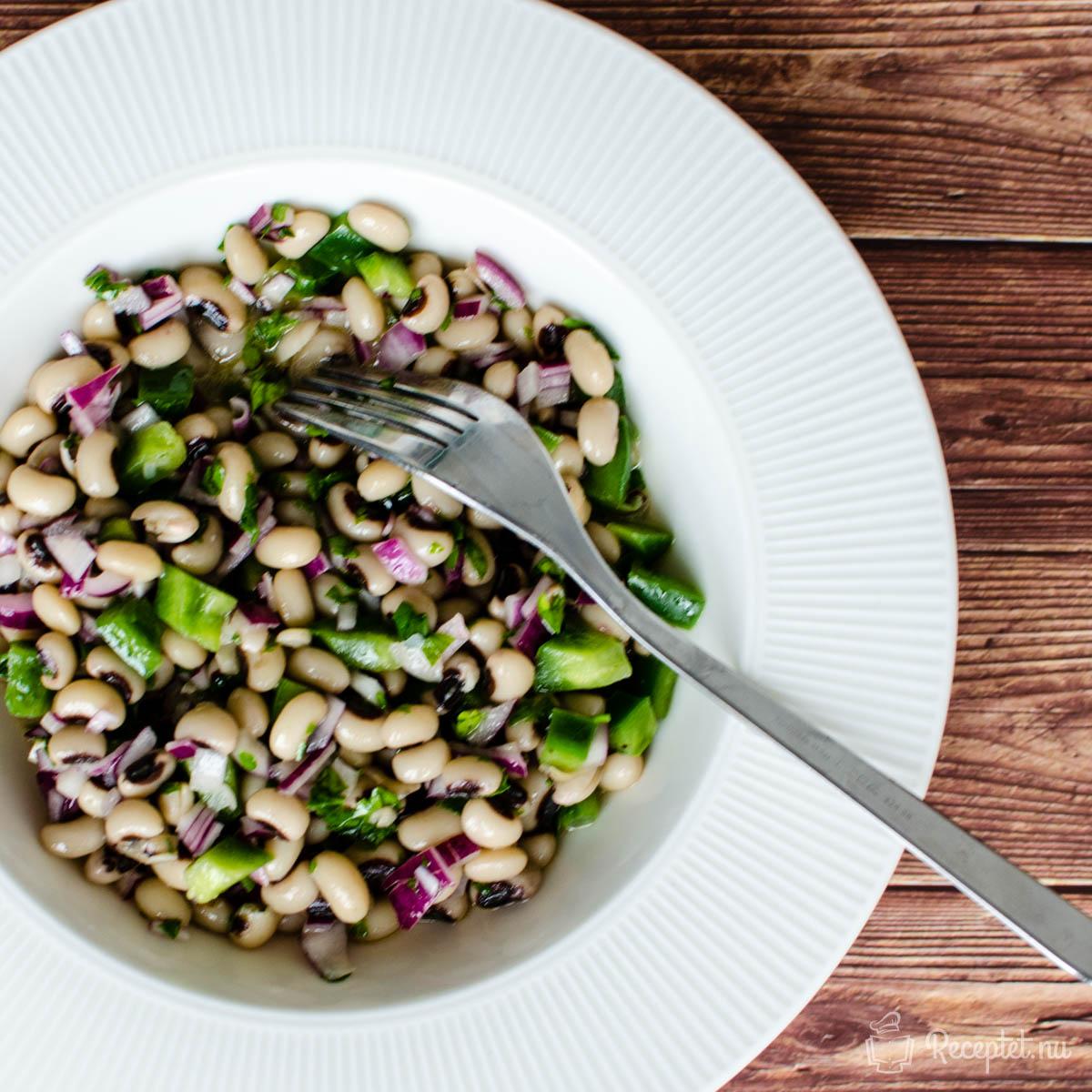 Bild på Fräsch bönsallad med kryddig vinägrett